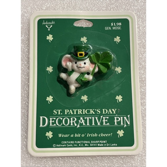 Hallmark 1981 Vintage St Patricks Day‎ Irish Leprechaun Mouse Shamrock Lapel Pin - Picture 1 of 4